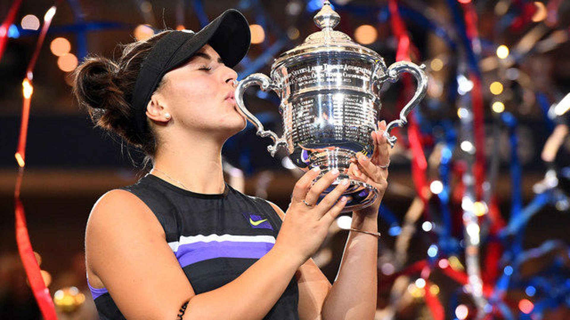 Bianca Andreescu e seu troféu do US Open
