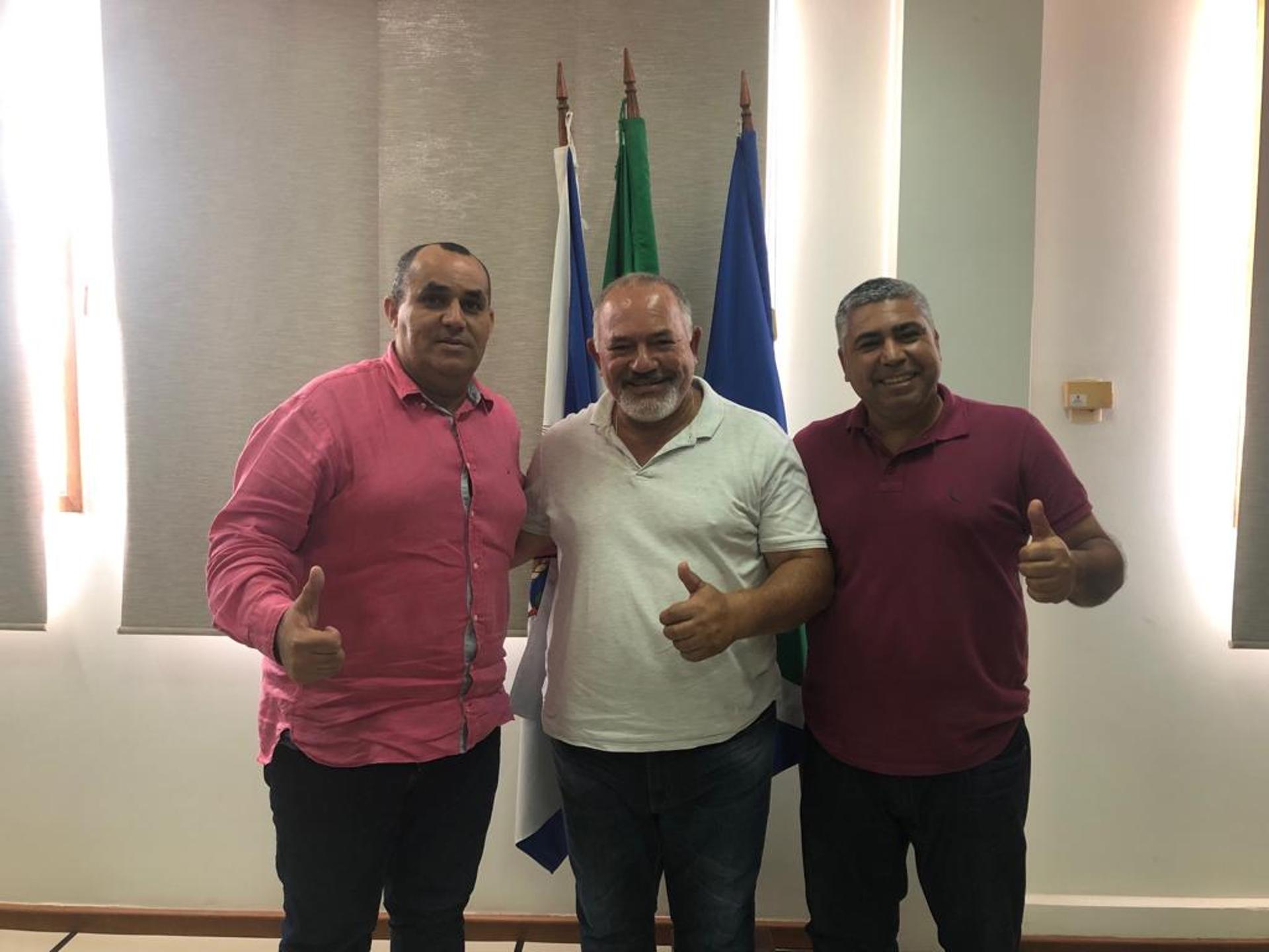 Prefeito Marcelinho Carlos, Mestre Fernandes e sub-secretário de esportes Aldemir Jóia (Foto: Reprodução)