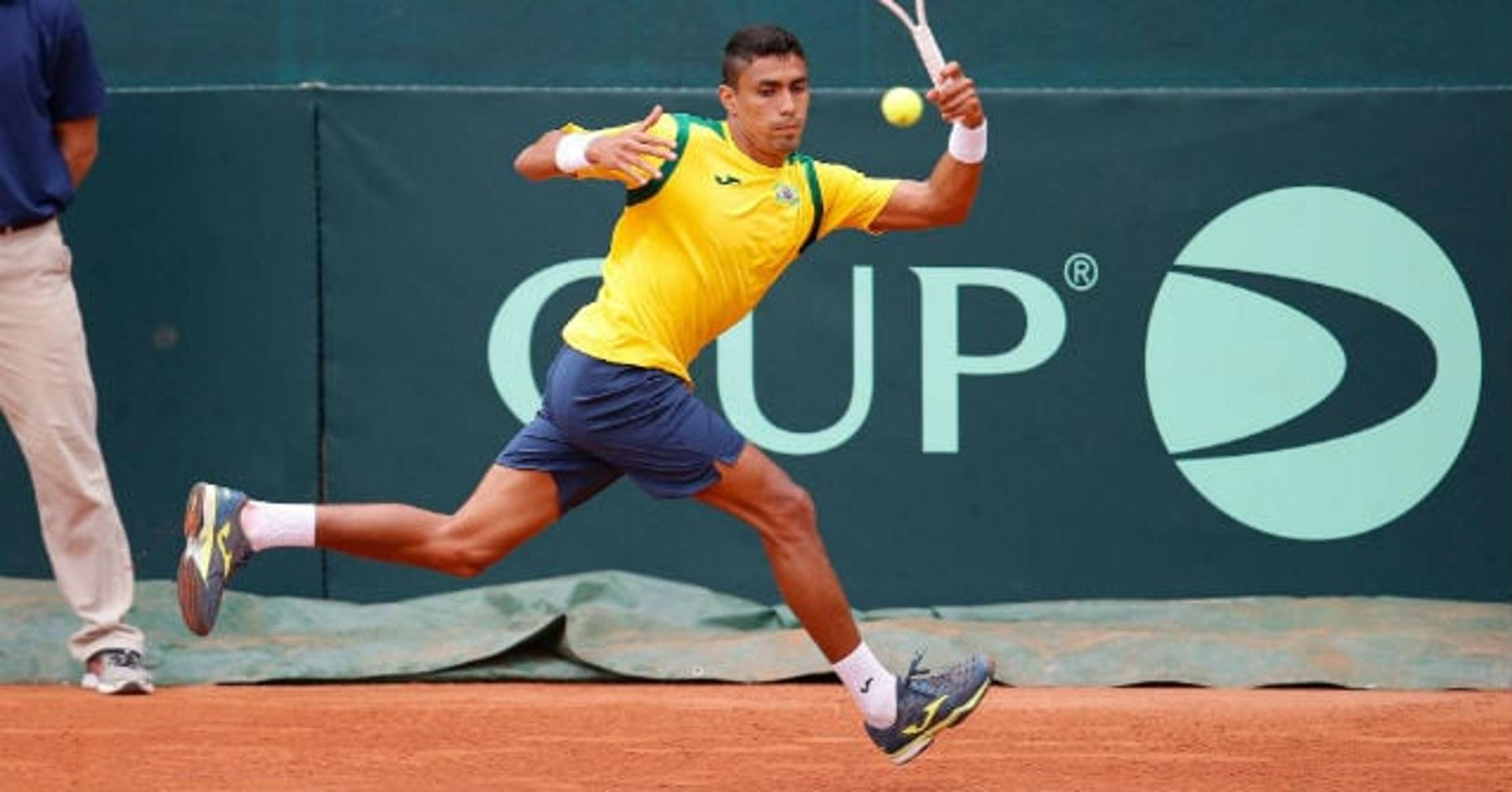 Thiago Monteiro em ação na Copa Davis
