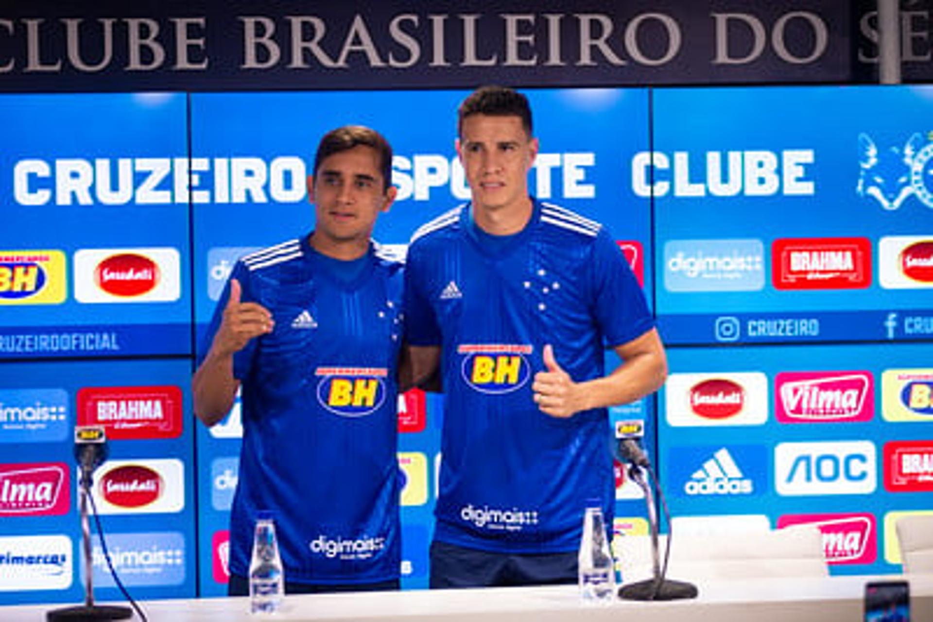 Everton Felipe e Roberson assinaram com a Raposa até o fim de 2020