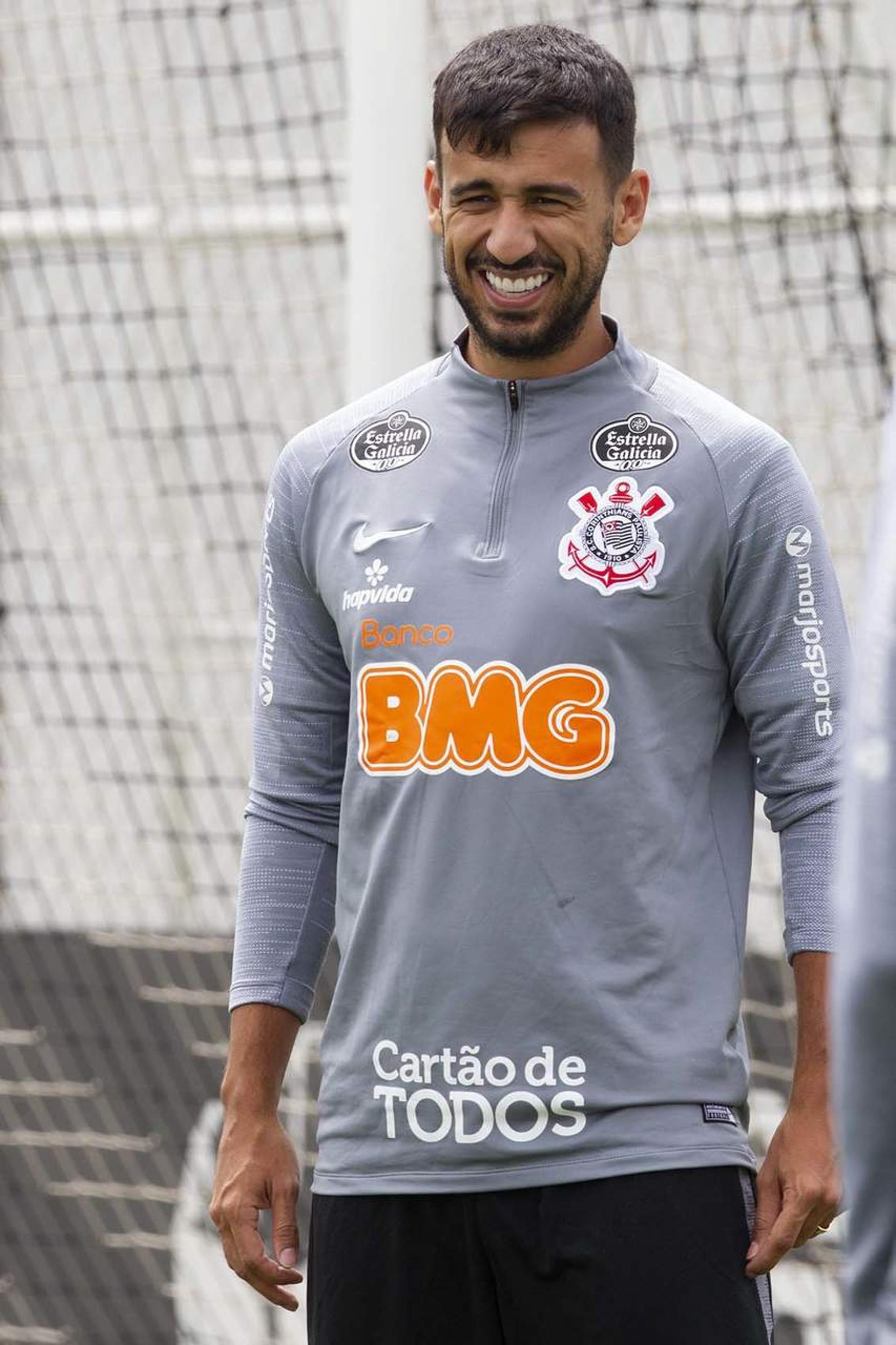 Camacho está recuperado das dores no quadril e está confirmado como titular do Corinthians na estreia na Copa Libertadores