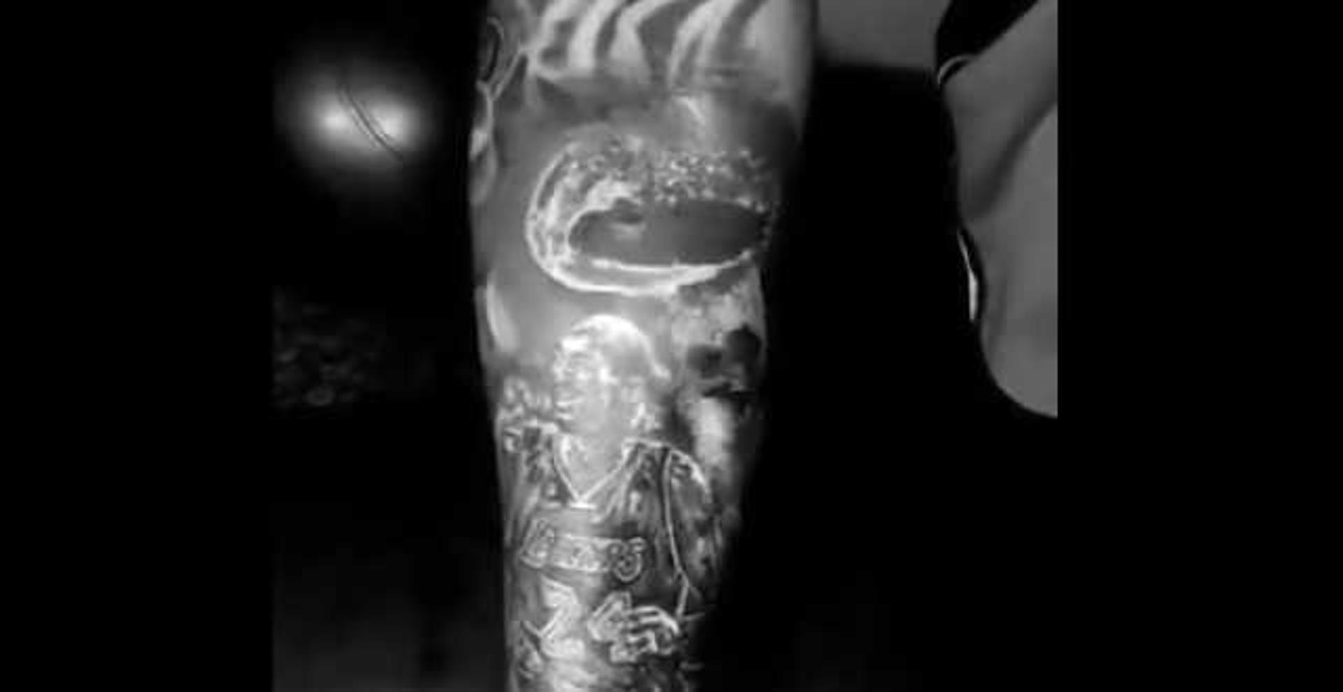 Nick Kyrgios braço tatuado