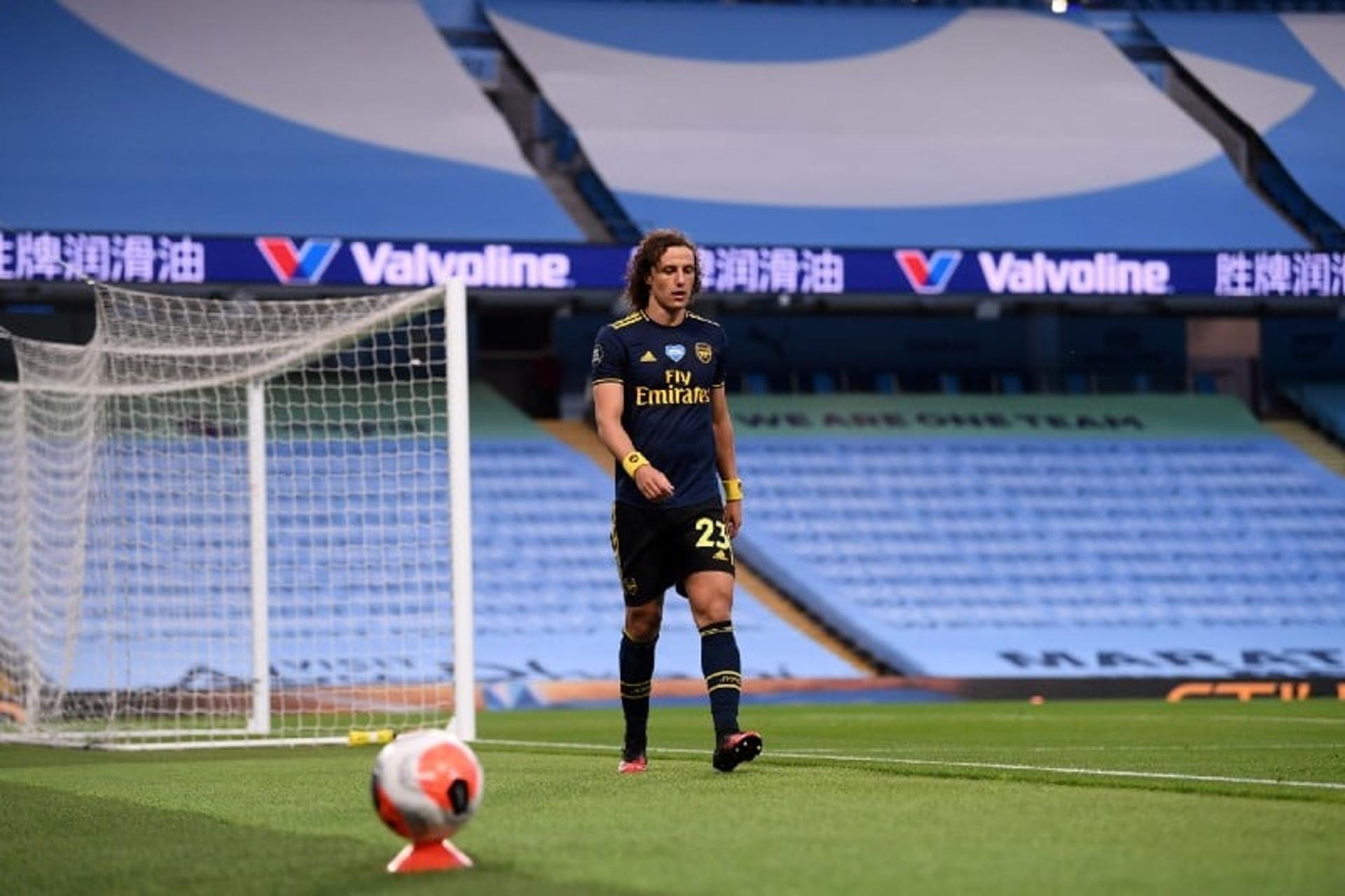 Apesar de má fase, David Luiz renovou por mais um ano com o Arsenal