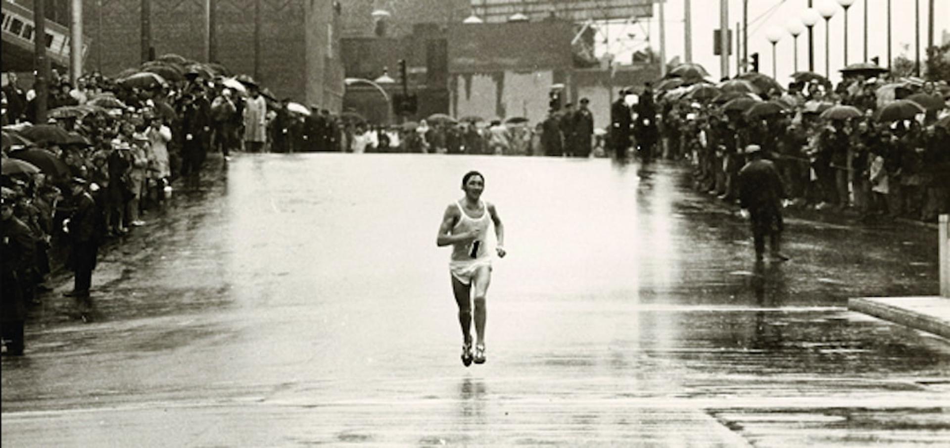 Ron Hill, uma lenda da maratona, morre aos 82 anos. (Foto de ronhil.com)