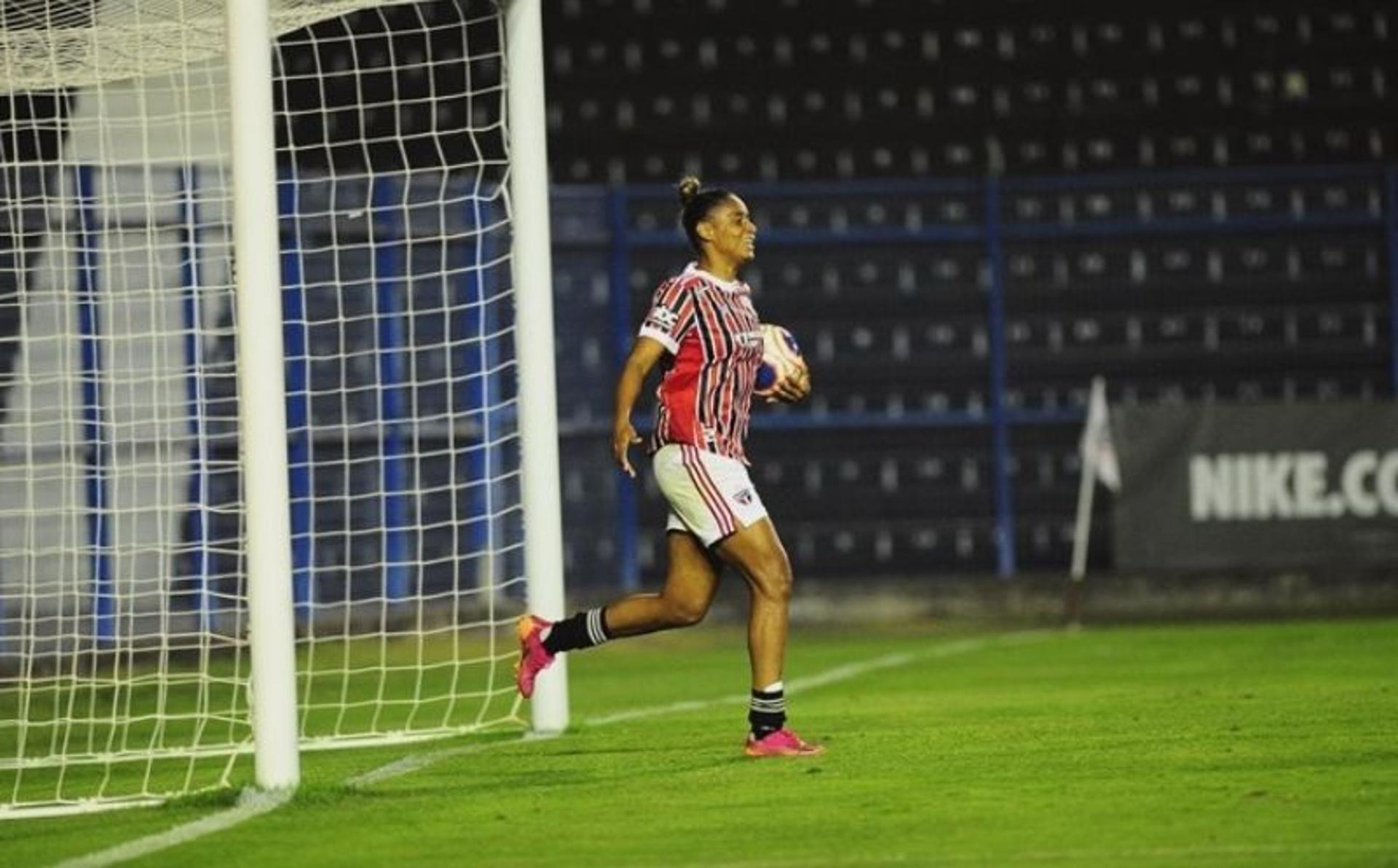 Giovana marcou o gol do São Paulo na derrota contra o Corinthians