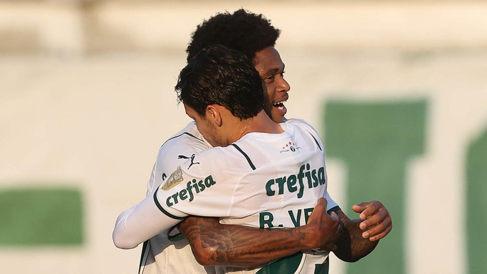 Palmeiras x Chapecoense - Luiz Adriano e Veiga
