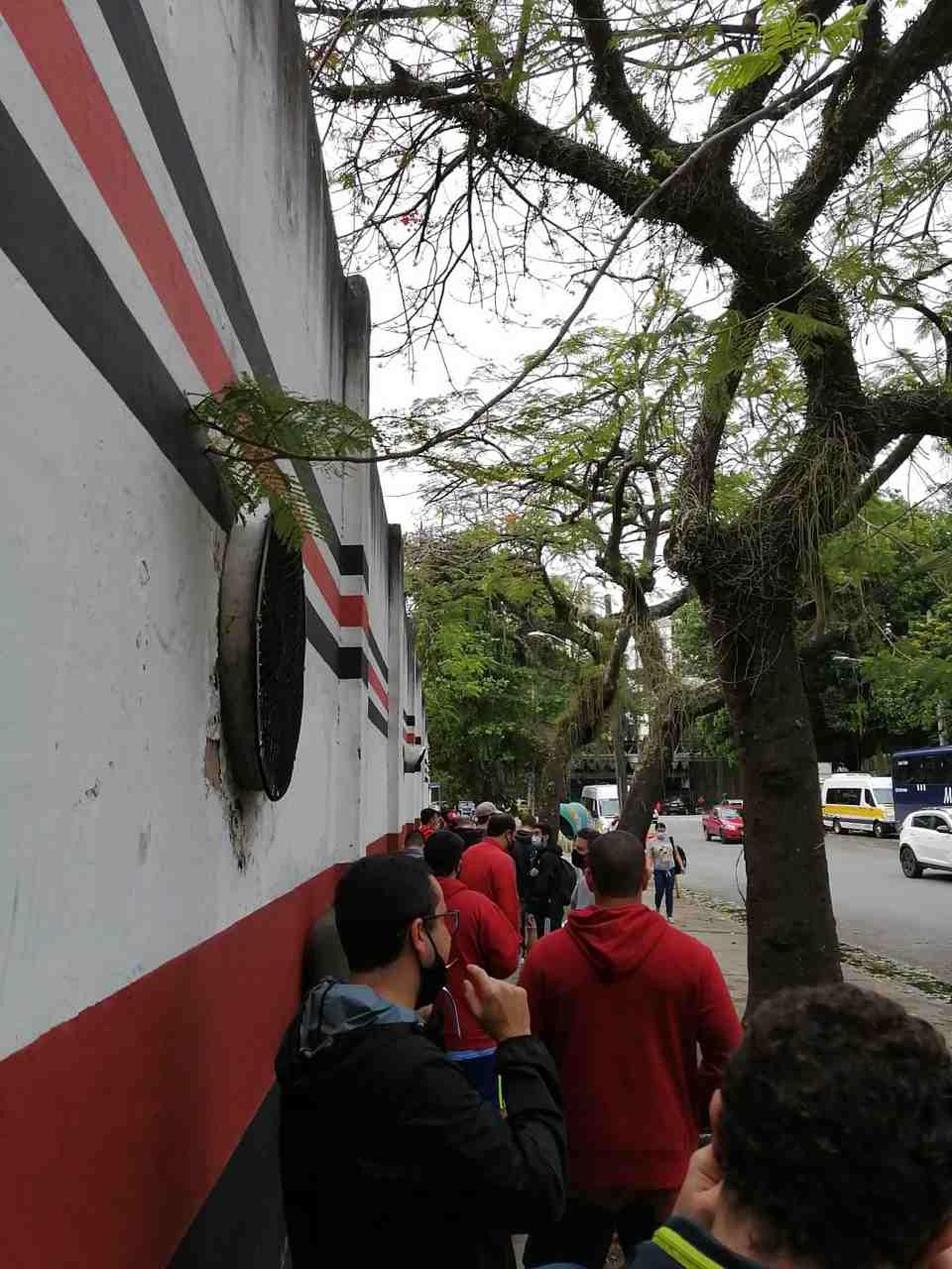Fila torcida do Flamengo x Barcelona
