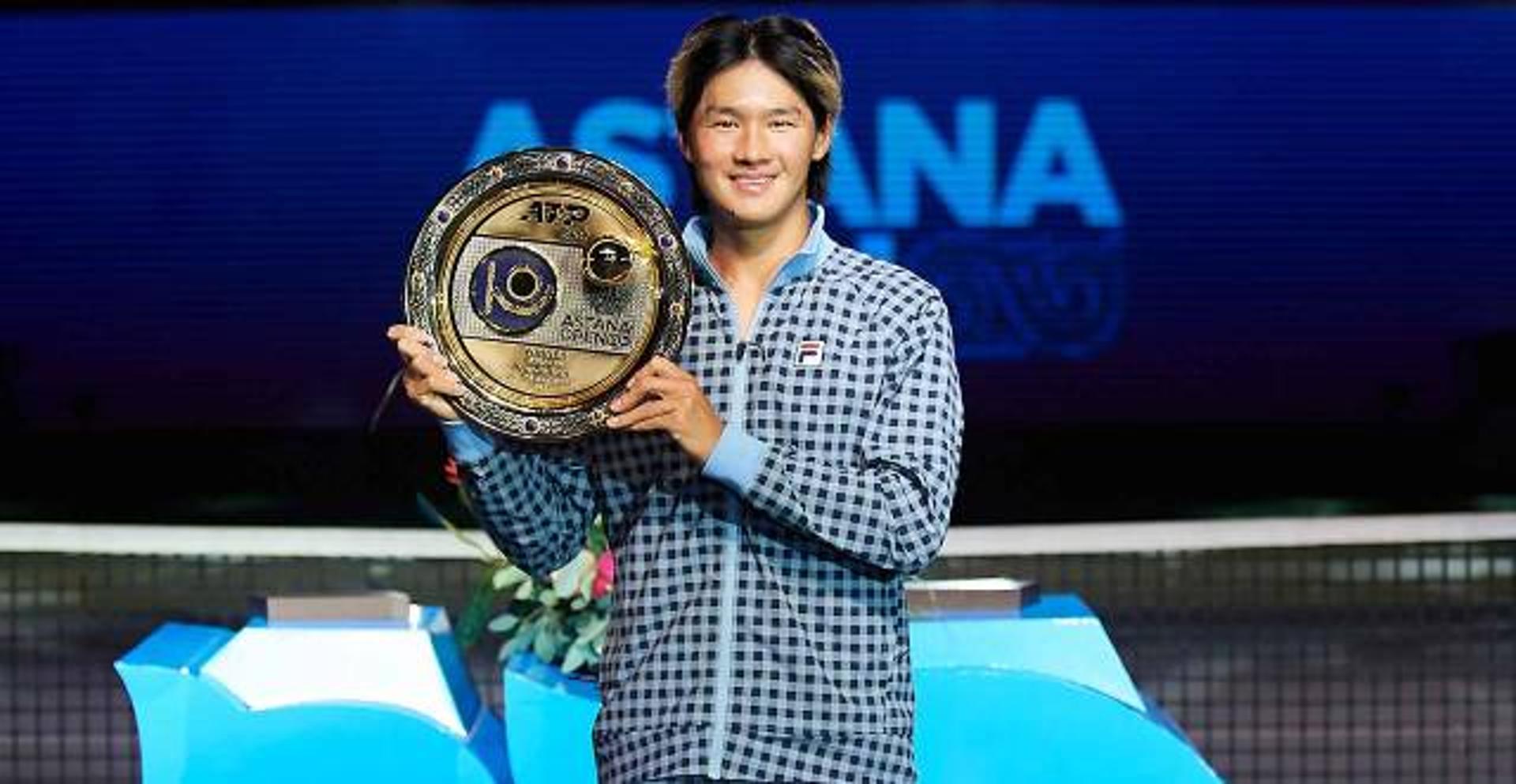 Soonwoo Kwon com título do ATP de Nur Sultan