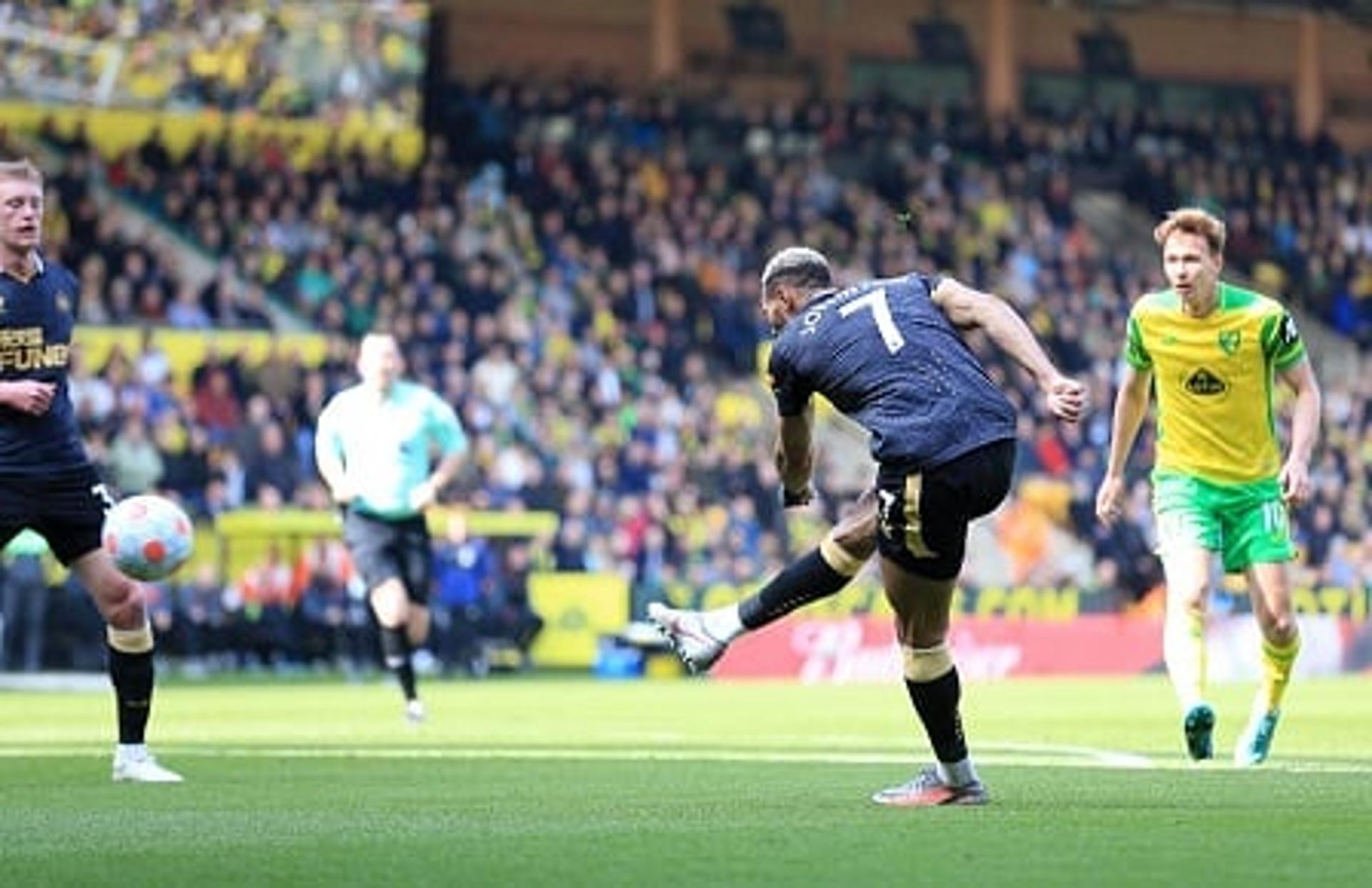 Joelinton marcou dois gols na partida contra o Norwich (Foto: Divulgação)