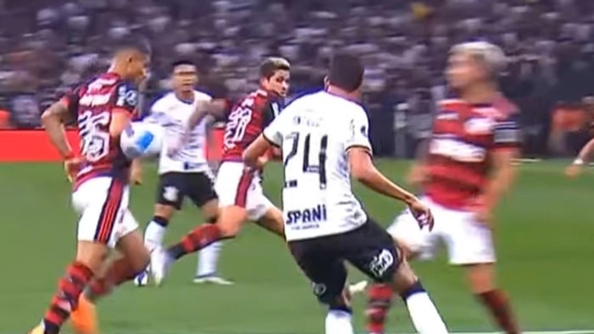 Corinthians x Flamengo - mão João Gomes