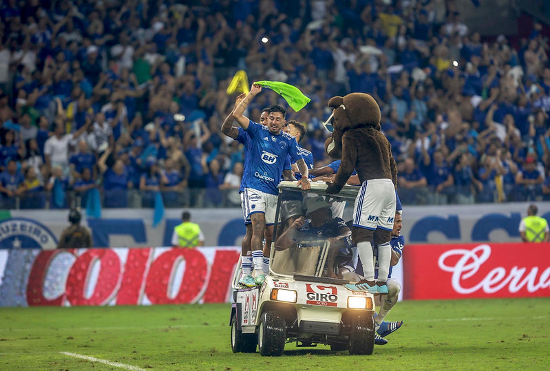 Acesso do Cruzeiro ganha repercussão internacional