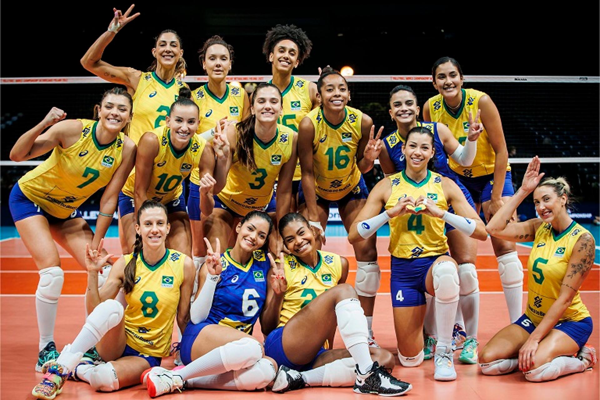 Brasil celebra vitória contra Porto Rico no Mundial de vôlei
