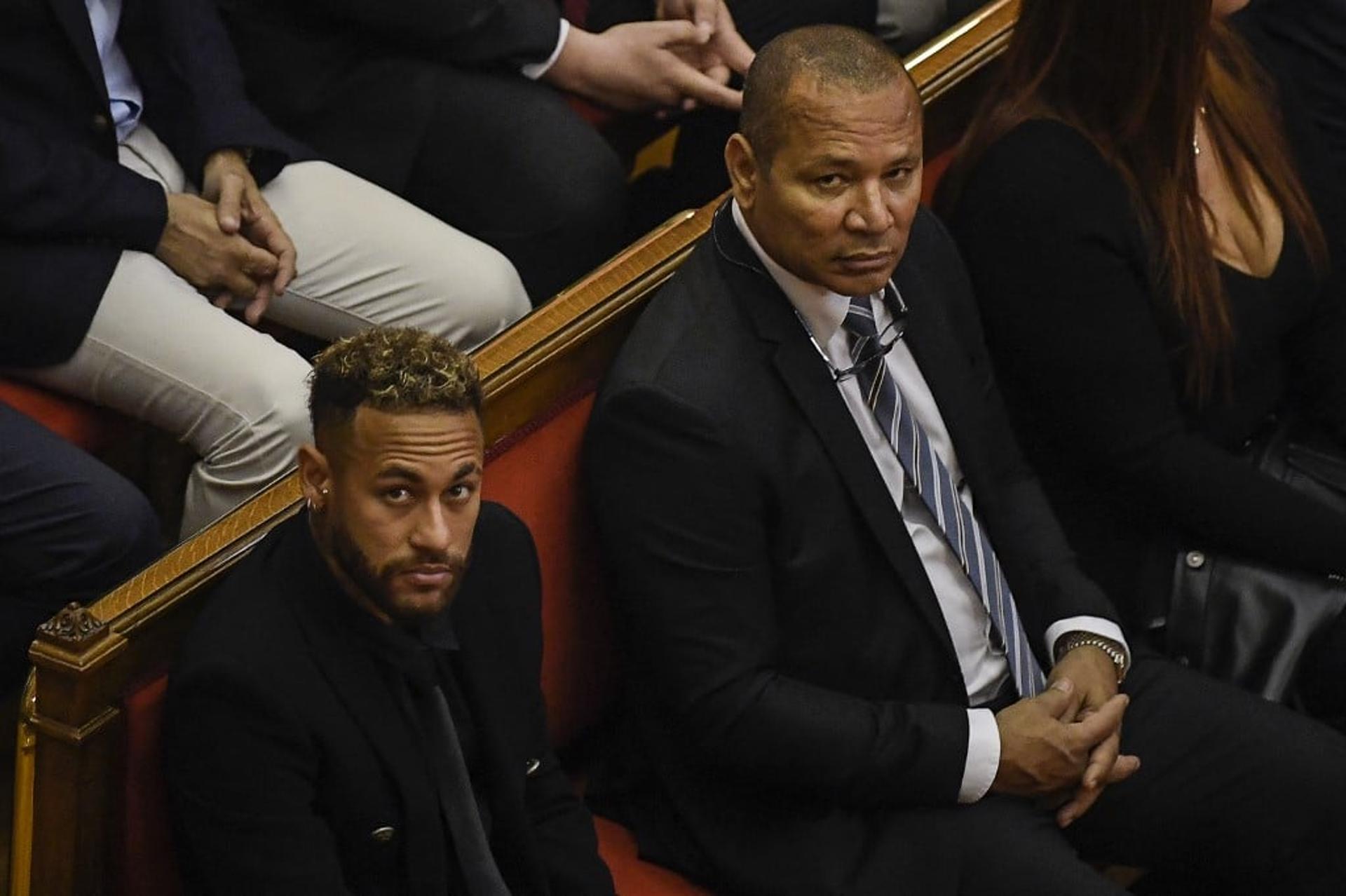 Neymar e pai no tribunal