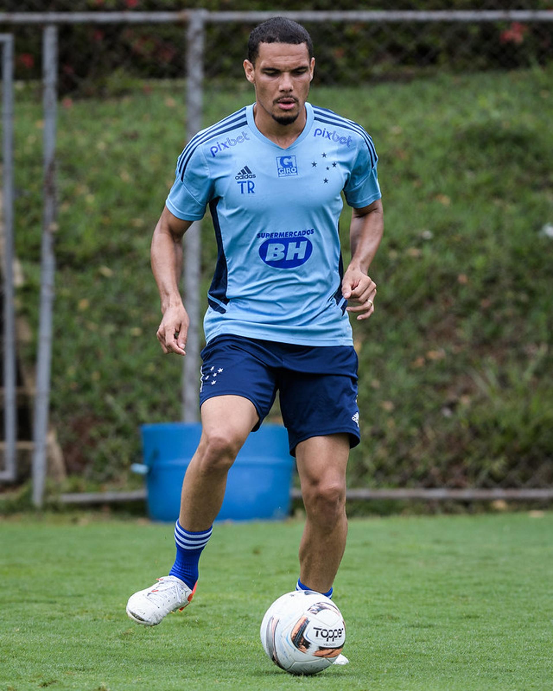Neris em treinamento no Cruzeiro