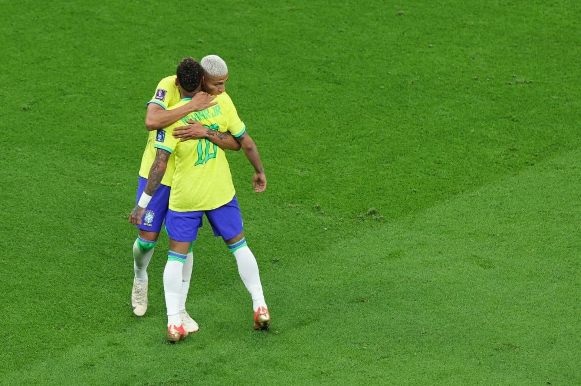 Brasil x Servia - Richarlison e Neymar