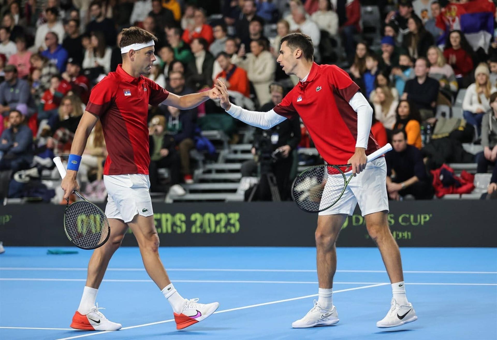 Nikola Cacic e Filip Krajnovic vibram em vitória na Copa Davis