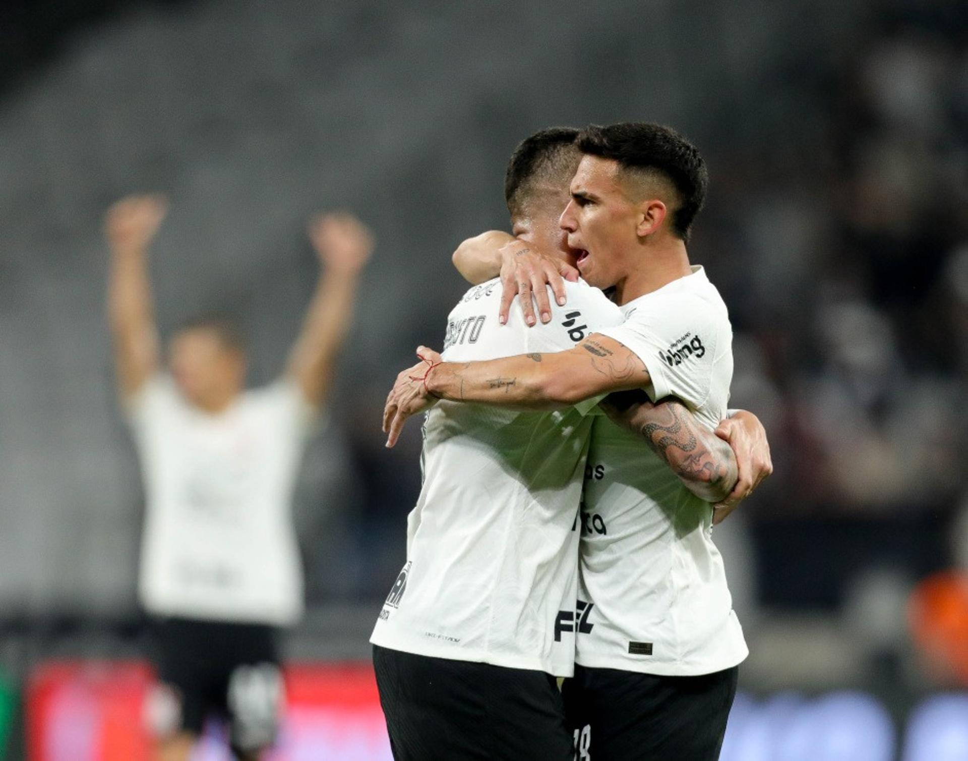 Chegadas de Rojas para fazer dupla com Renato Augsto é um saldo positivo da janela de transferências para o Corinthians
