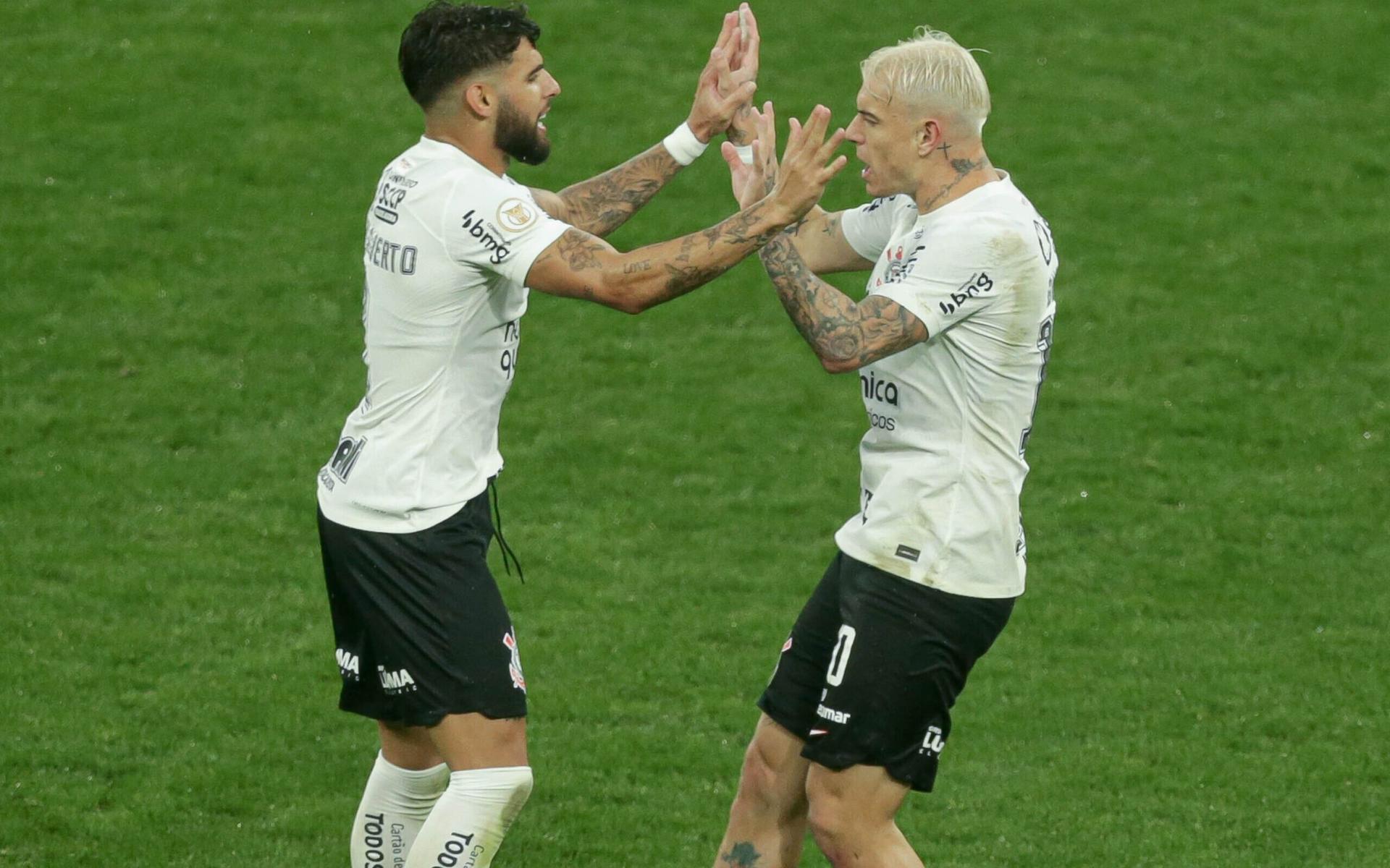Alvo do Corinthians, Coutinho eleva média de idade do 'time ideal' Lance! Alvo do Corinthians, Coutinho eleva média de idade do 'time ideal' Lance!