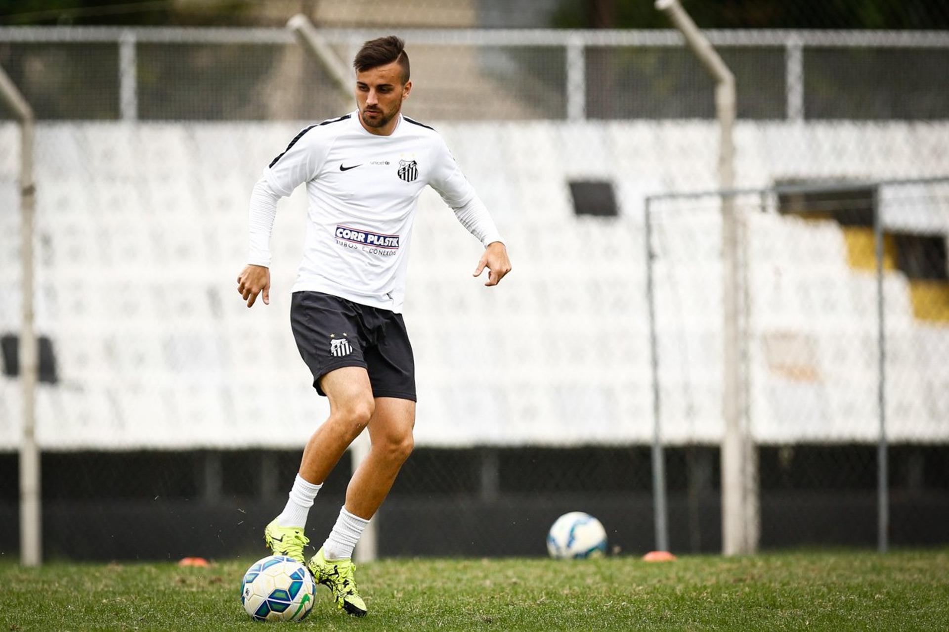 Longuine deve ser o titular na armação (Foto: Ricardo Saibun / Santos FC)