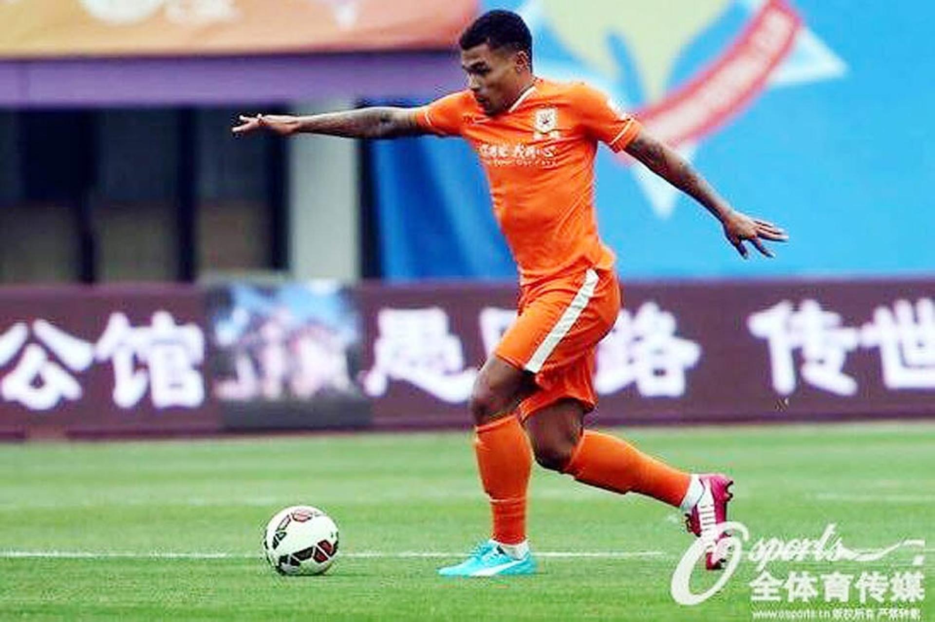 Junior Urso (Foto: Divulgação/Shandong Luneng)