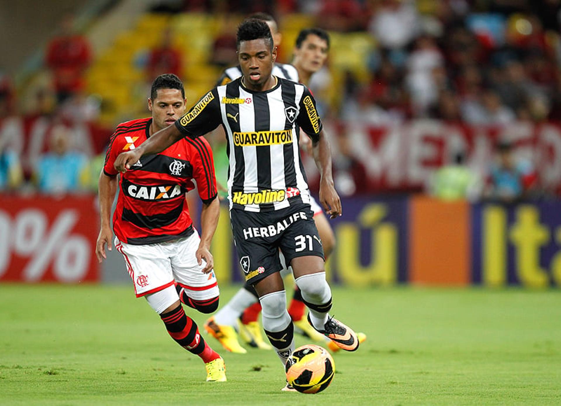 Vitinho marcou 10 gols pelo Botafogo em 2013, quando foi vendido