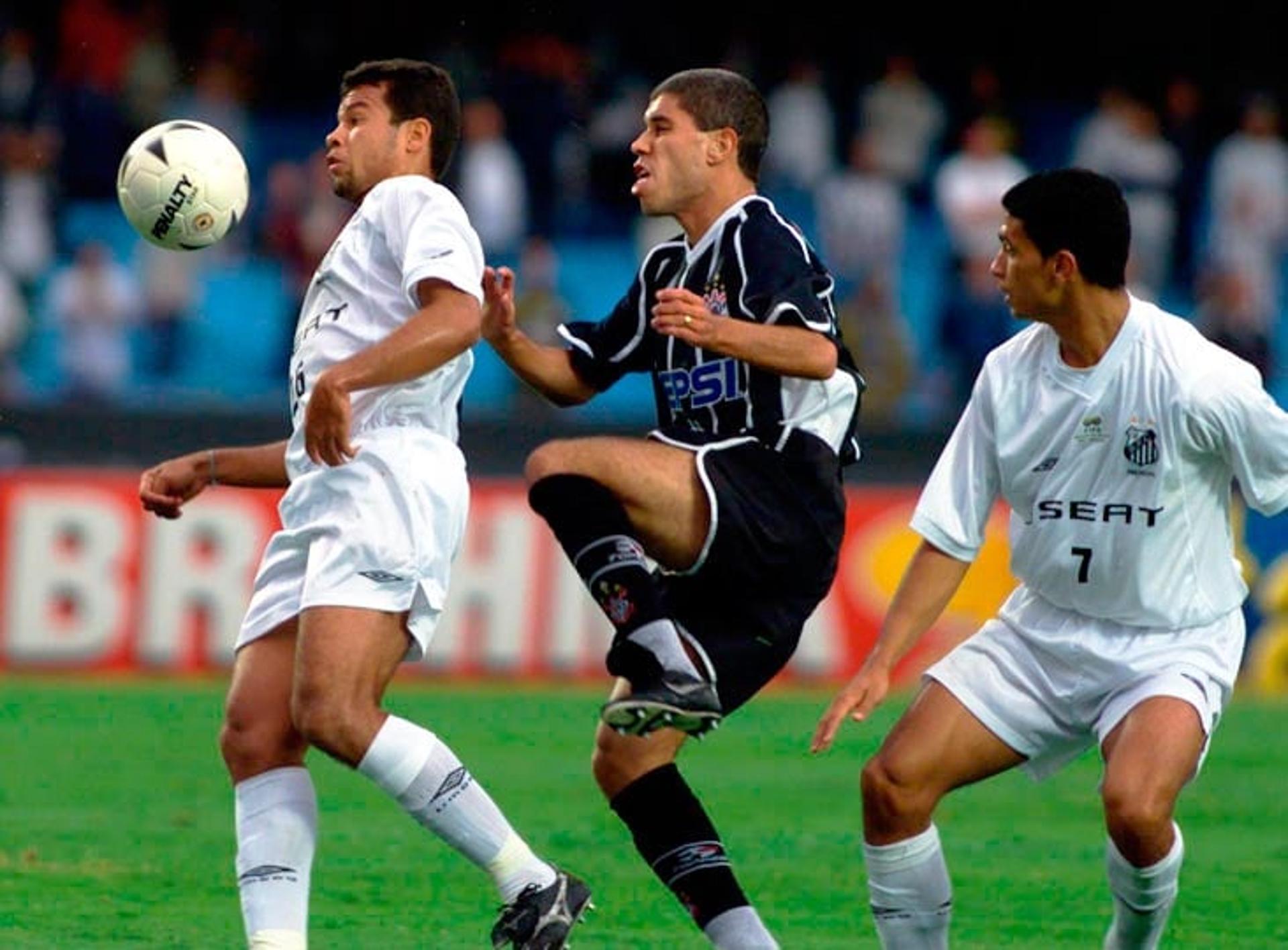 2001 - Paulo Almeida, Ricardinho e Renato (Foto: Arquivo LANCE!)