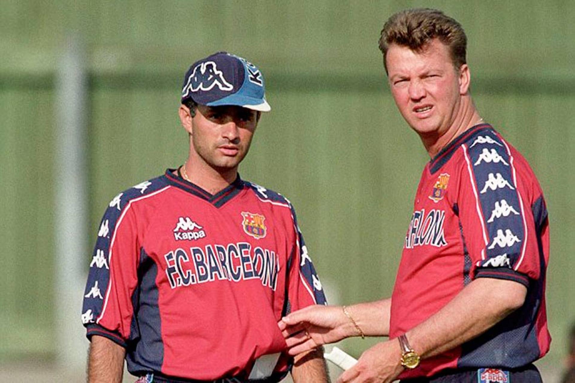 José Mourinho e Louis van Gaal (Foto: AFP)