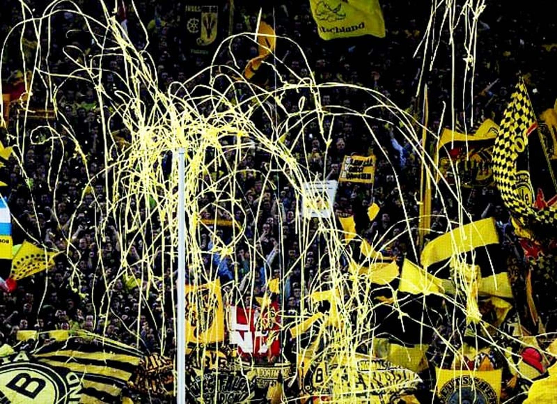 Torcida do Borussia Dortmund (Foto: Christof Stache/AFP)