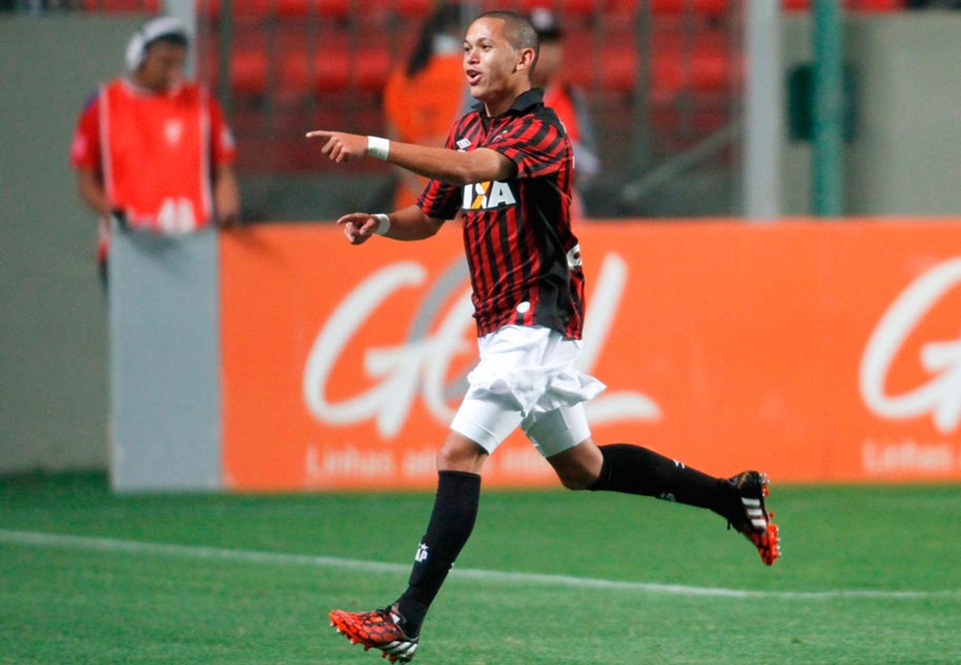 Marcos Guilherme - Atlético-PR (Foto: Ramon Bitencourt/LANCE!Press)