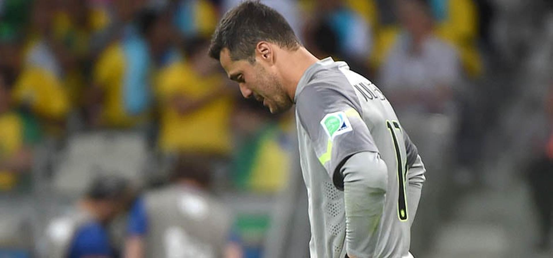 Brasil x Alemanha - Mineirão - Julio Cesar (Foto: Pedro Ugarte/AFP)