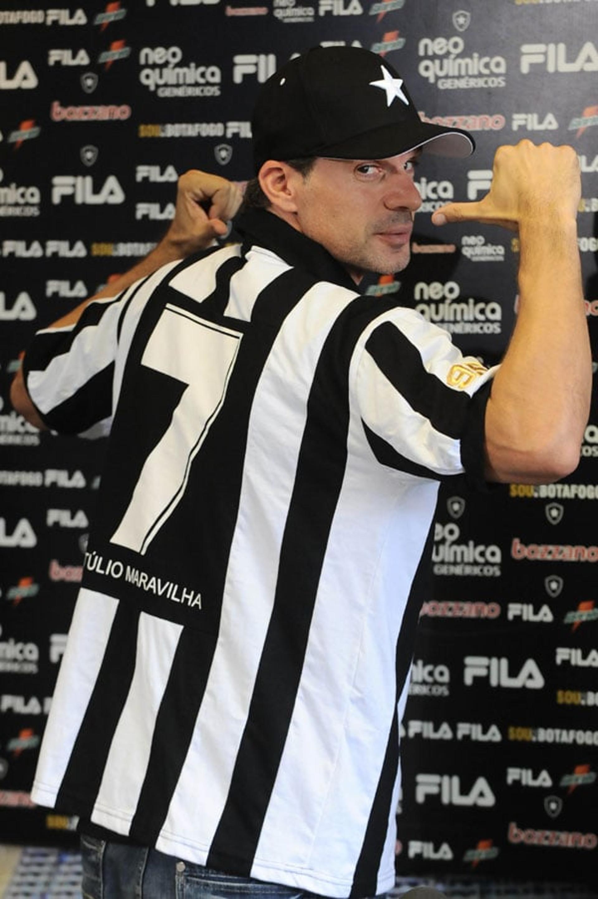 Treino do botafogo - lançamento da camisa em homenagem ao ex-jogador do clube Tulio Maravilha; Foto de Alexandre Loureiro