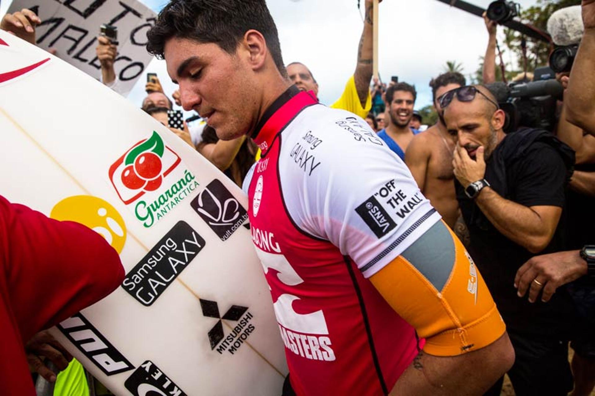 Gabriel Medina conquista o histórico título mundial (Foto: Kent Nishimura/AFP)