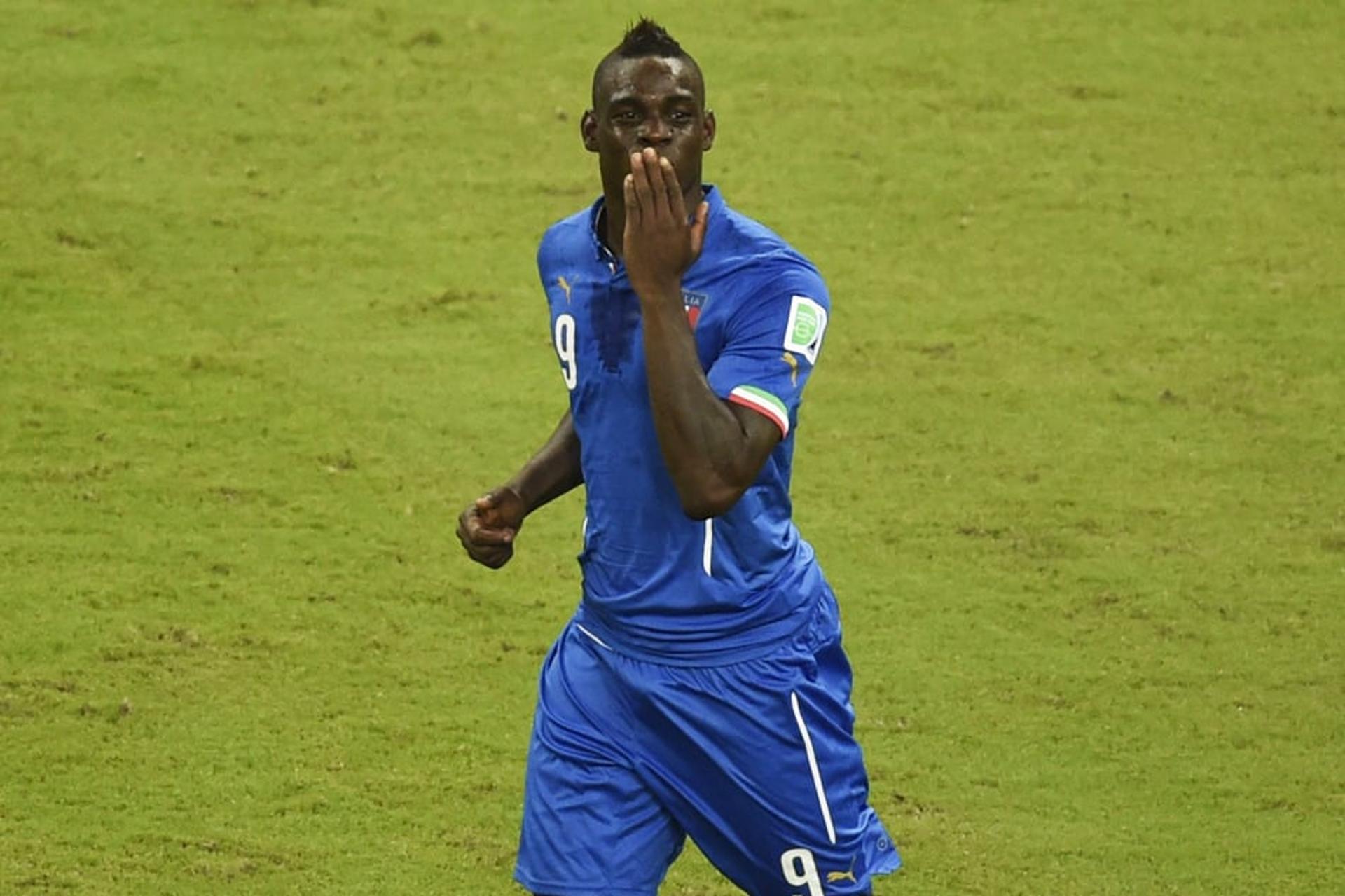 Inglaterra x Itália - Balotelli (Foto: Odd Andersen/AFP)