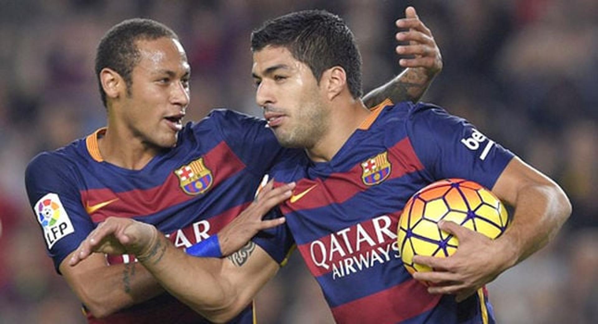 Os donos da bola: Neymar e Suárez serão preservados (Foto: Lluis Gene/AFP)