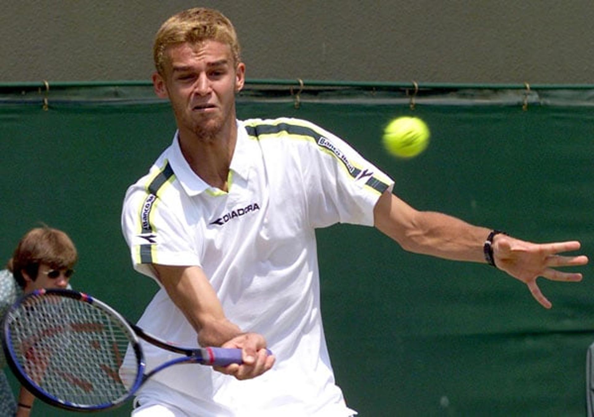 Guga - Gustavo Kuerten na edição de 1999 de Wimbledon (Foto: Martyn Hayhow/Reuters)