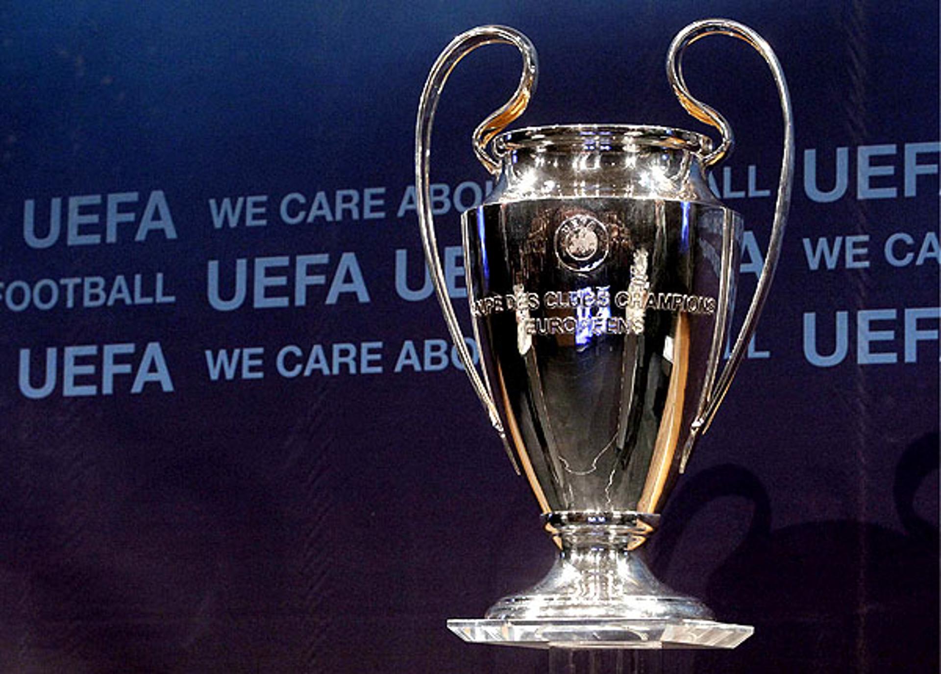 Sorteio das oitavas da Liga dos Campeões - Troféu (Foto: Denis Balibouse/Reuters)