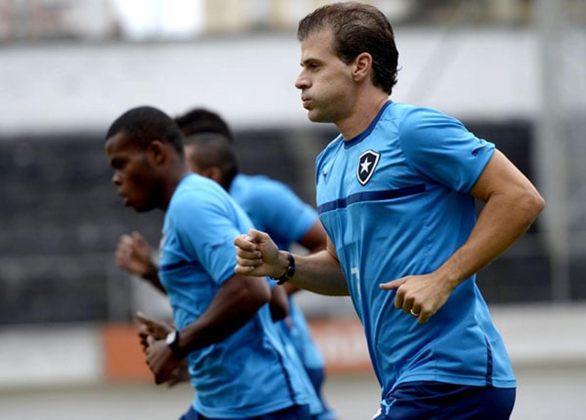 Primeiro treino de Túlio Maravilha no Caio Martins - Botafogo (Foto: Alexandre Loureiro)