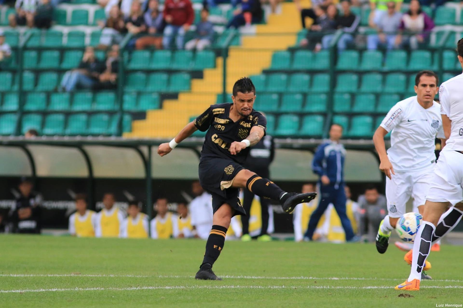 Rafael Bastos (Foto: Luiz Henrique / Divulgação / Figueirense)