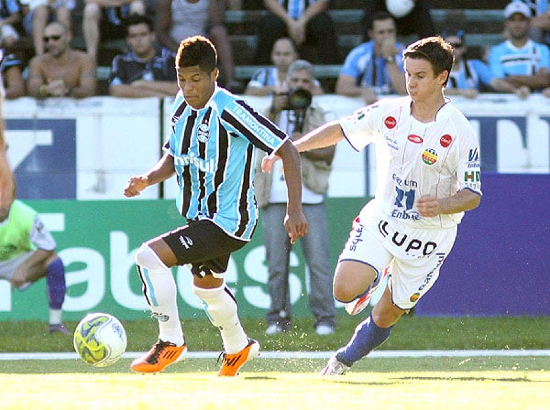 Leandro em ação na partida contra o Veranópolis (Foto: Wesley Santos/Pressdigital)