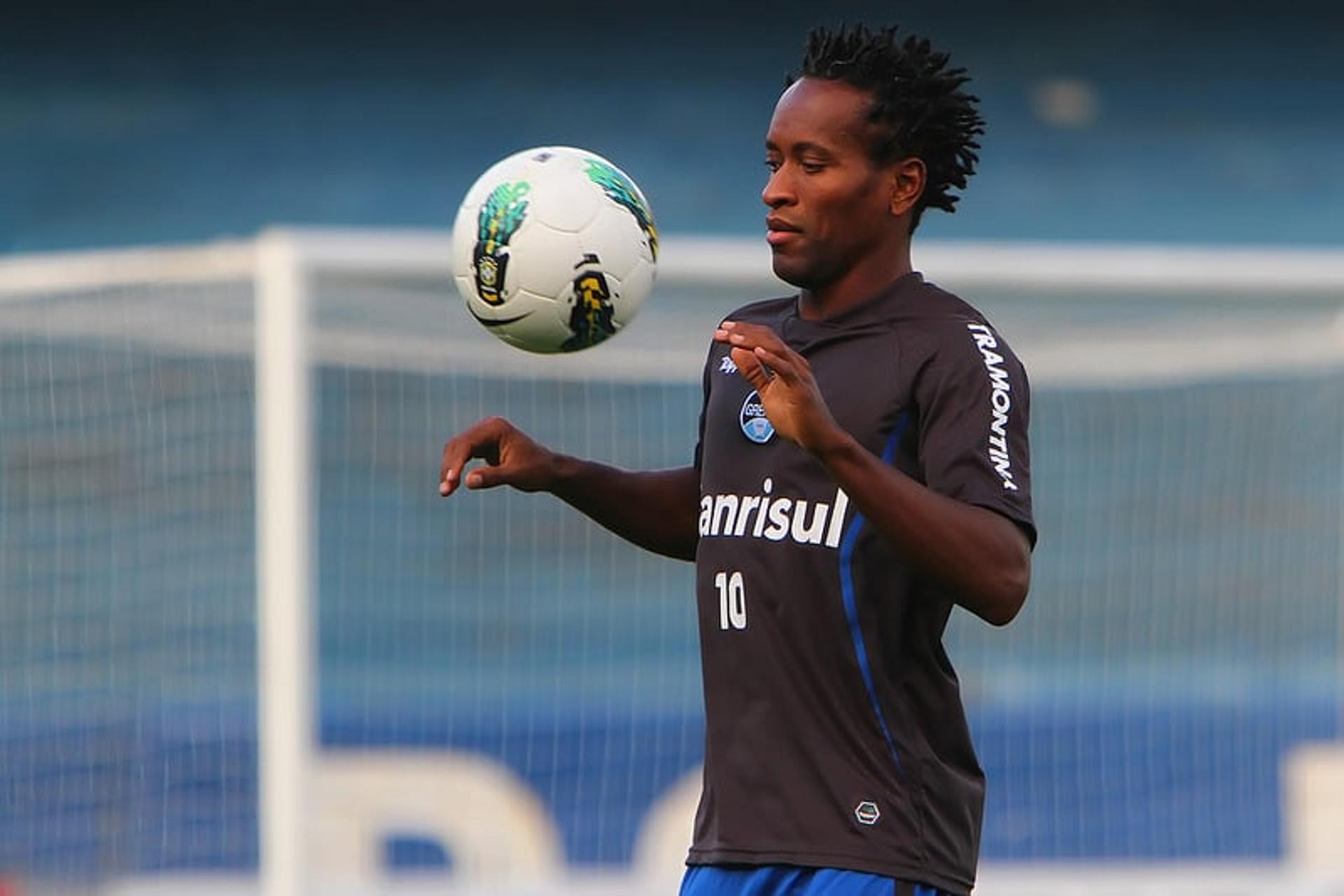 Zé Roberto faz sua estreia pelo Grêmio no domingo (Foto: Lucas Uebel/Grêmio)