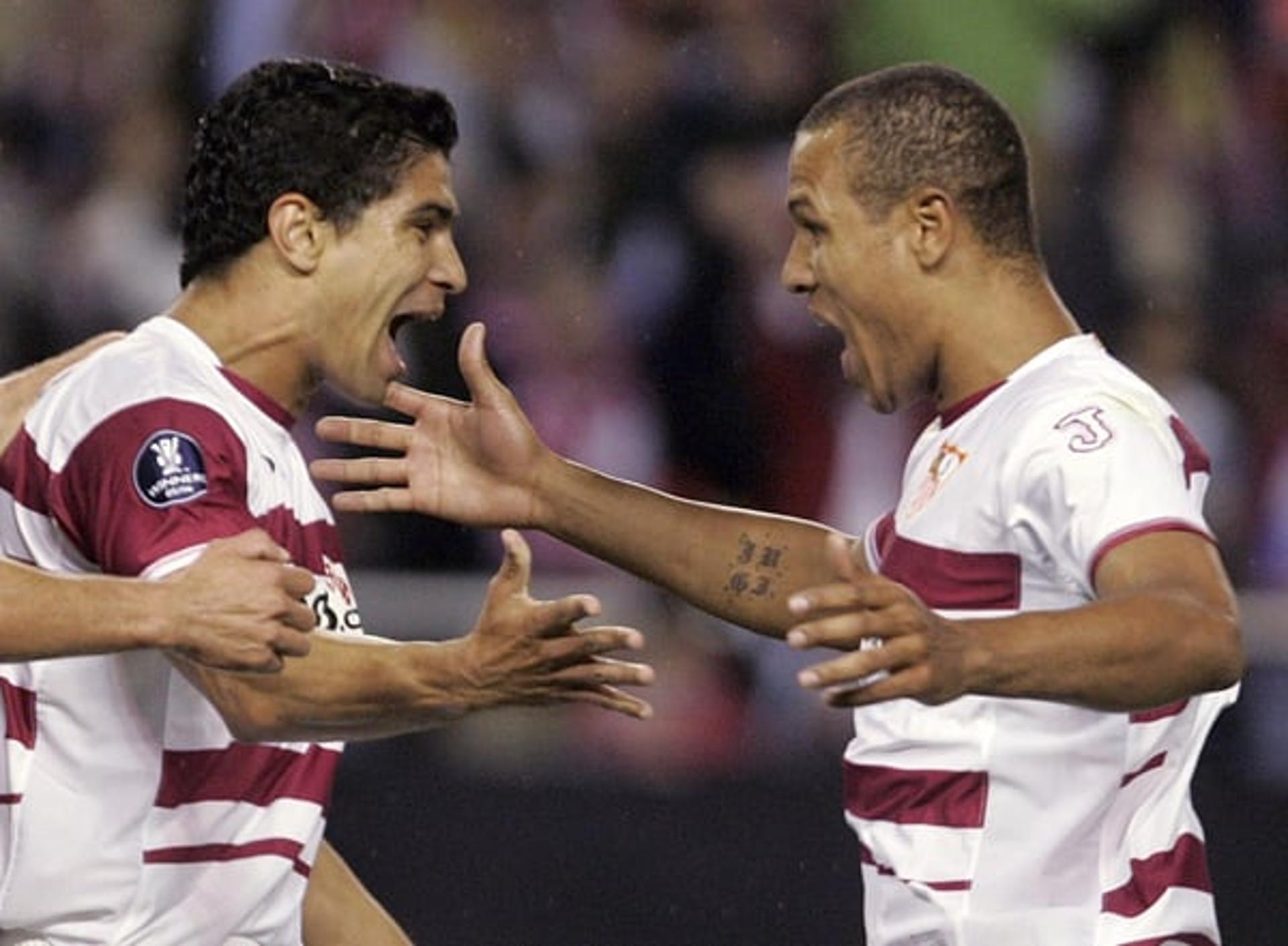 Renato e Luis Fabiano - Sevilla (Foto: Javier Barbancho/Reuters)