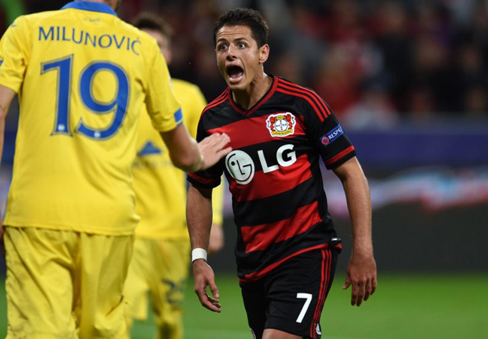 Vice-líder do grupo E, o Bayer Leverkusen tem o melhor ataque da Liga, com 9 gols. Três deles, marcados por Chicharito Hernández (AFP PHOTO / PATRIK STOLLARZ)