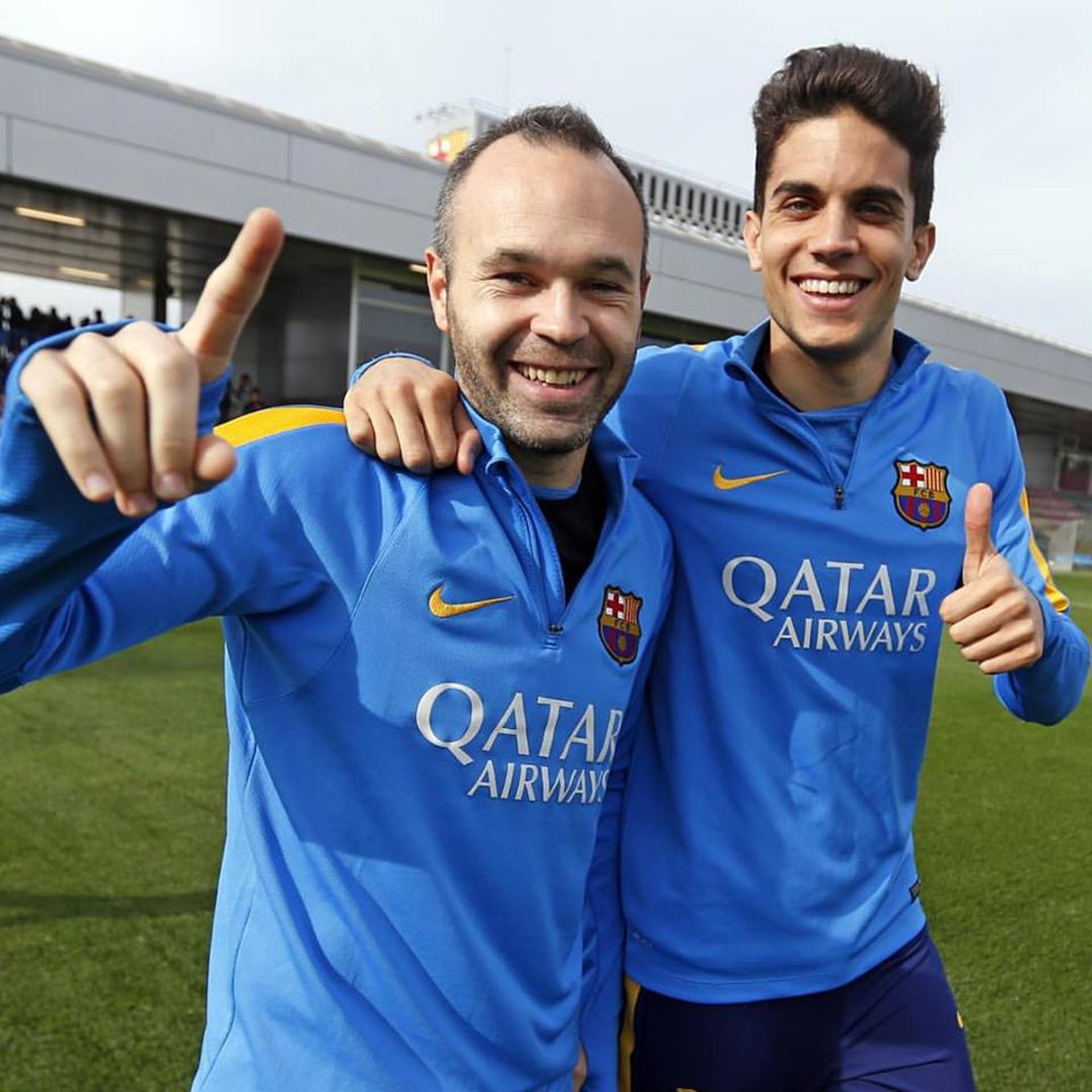 Iniesta (à esquerda) volta ao Barcelona nesta sábado (Foto: Divulgação / Facebook)