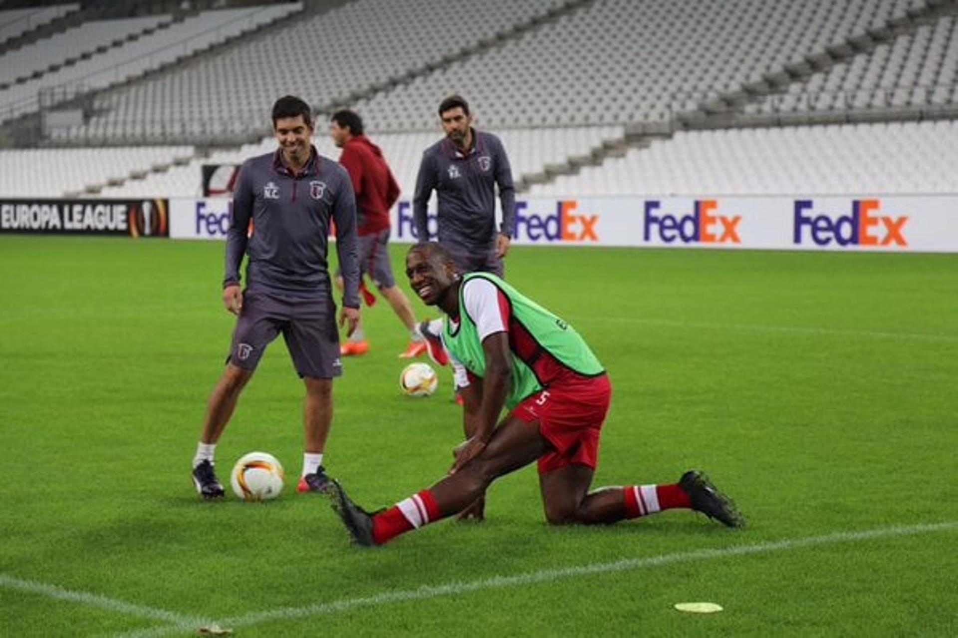 Braga treinou no Vélodrome na véspera do jogo (Foto: Divulgação)