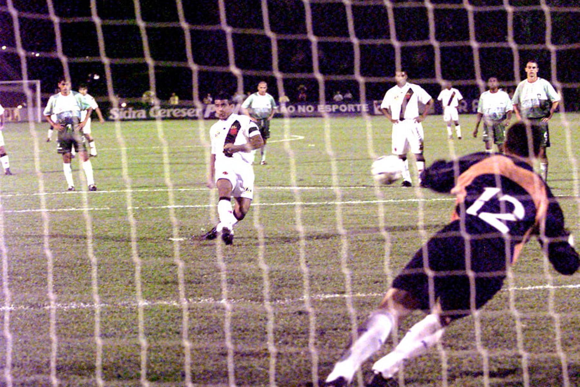 Vasco x Palmeiras, pela final da Copa Mercosul em 2000 (Foto: Nelson Almeida)