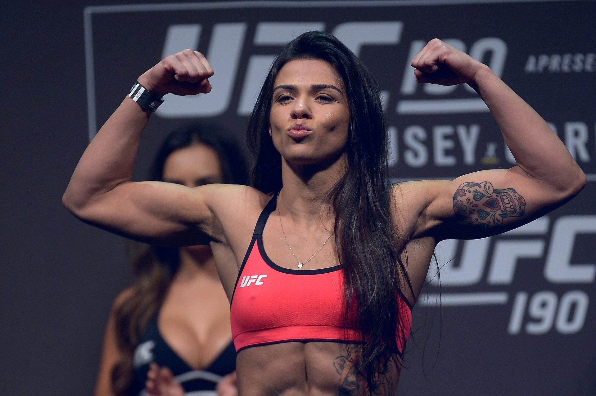 Claudia Gadelha projetou retorno ao octógono para fevereiro (FOTO: Alexandre Loureiro/Inovafoto)