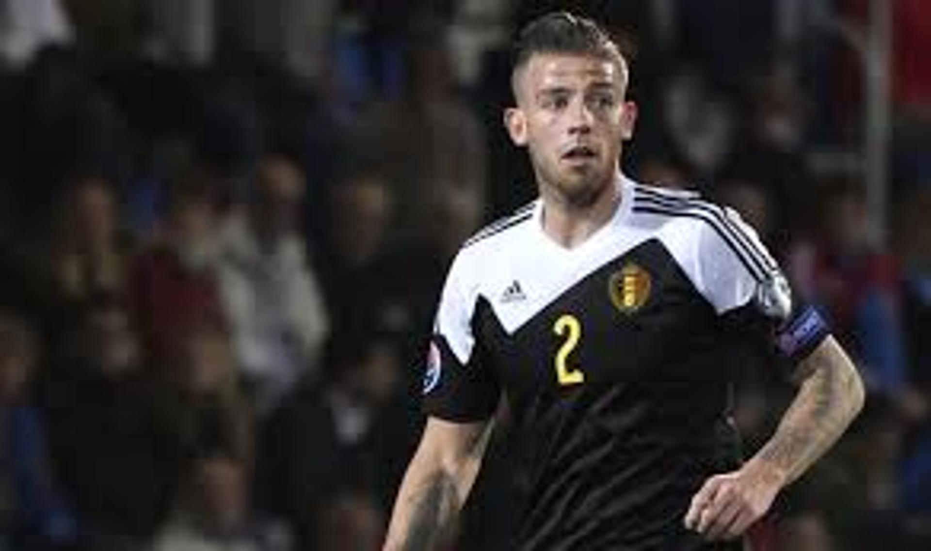 Alderweireld está bem cotado com o técnico Wilmots (Foto: Pascal Pavani / AFP)