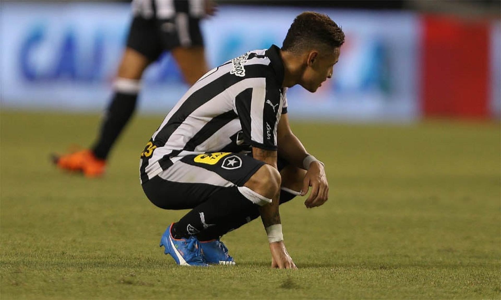 A derrota do Botafogo para o Santa Cruz em imagens (foto:Cleber Mendes/LANCE!Press)