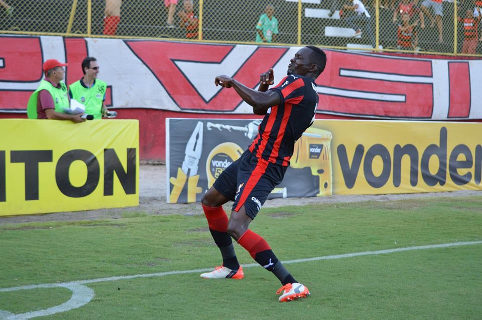 Kanu zagueiro vitória (Foto: Divulgação / EC Vitória)