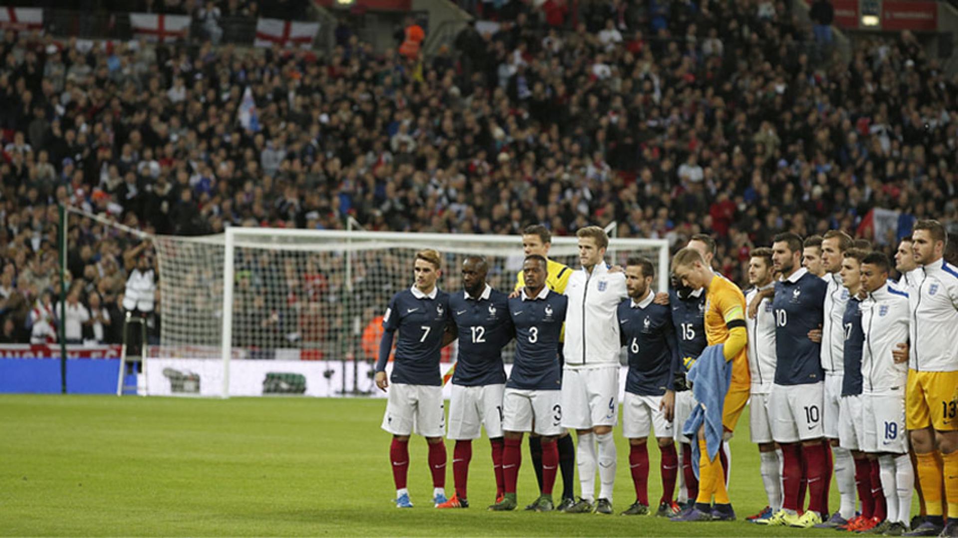 HOME - Inglaterra x França - Amistoso internacional - Um minuto de silêncio em Wembley (Foto: Adrian Dennis/AFP)